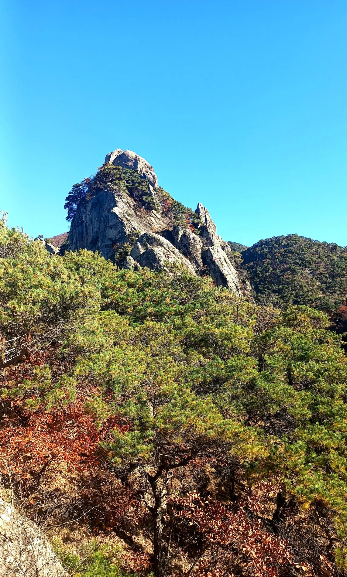 아미산 암봉